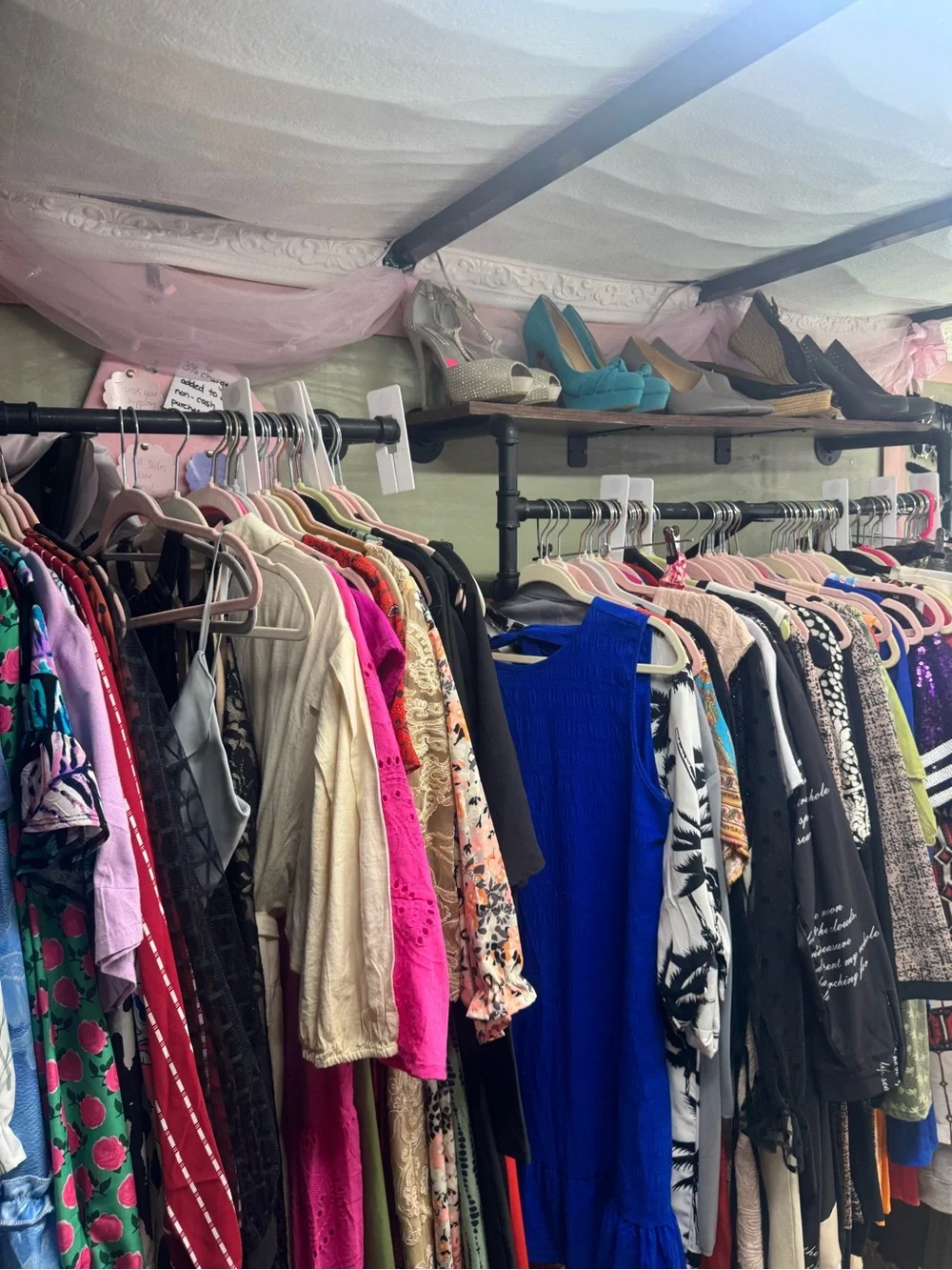 Vendor boutique thrift trailer business w/ inventory